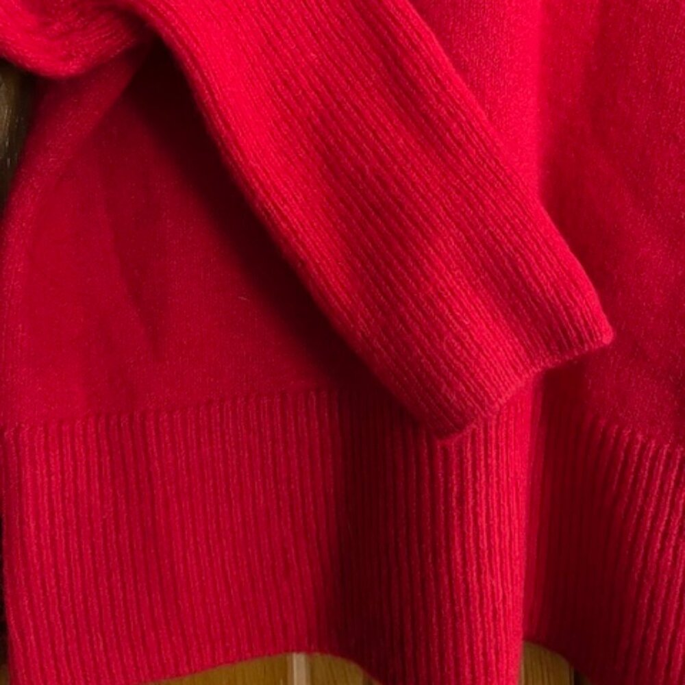 CeCe Rhinestone Bow Detail Cozy Red Sweater Woman's Size Large - Picture 8 of 13